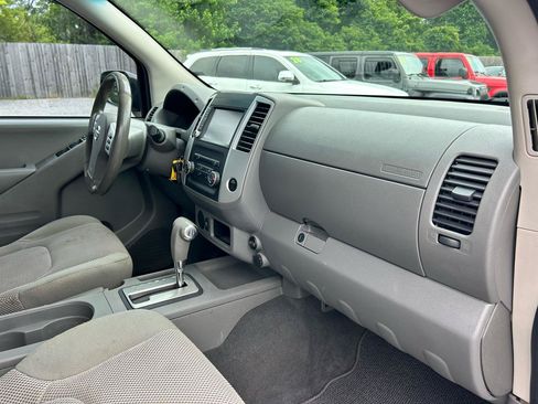 Used 2019 Nissan Frontier SV RWD image 9