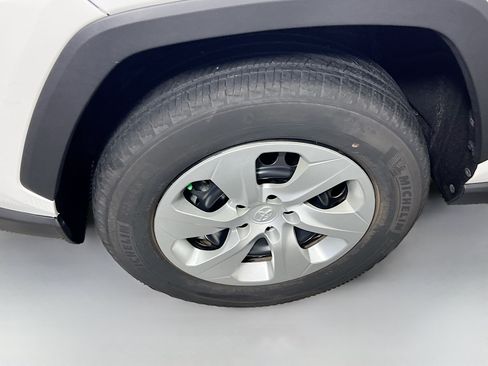 Used 2022 Toyota RAV4 LE FWD image 14