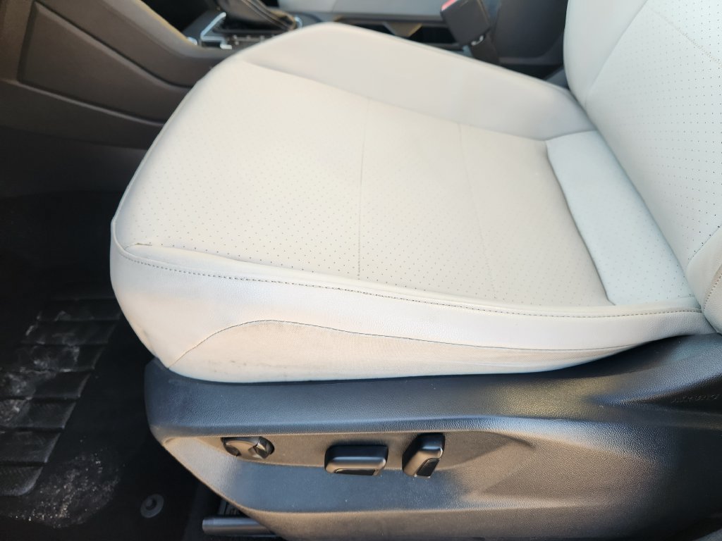 Used 2021 Volkswagen Tiguan SE w/ Panoramic Sunroof Package FWD image 17