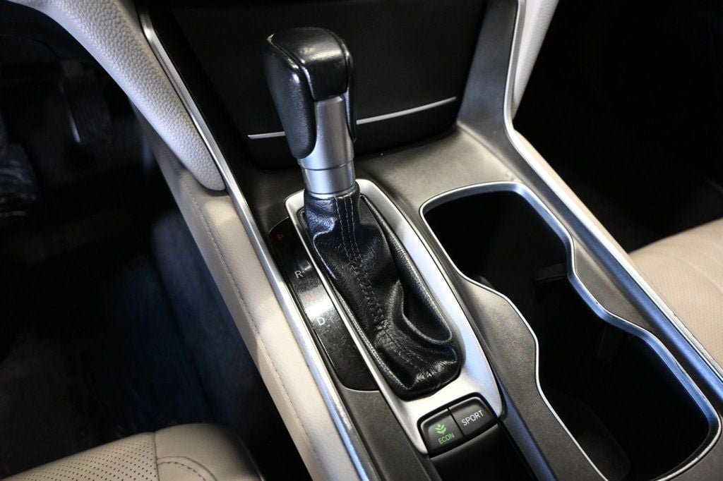 Used 2018 Honda Accord Touring image 14