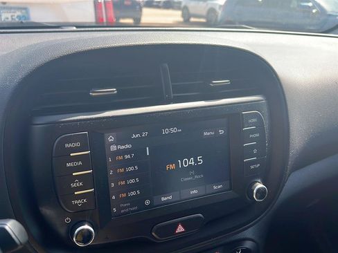 Used 2020 Kia Soul LX FWD image 3