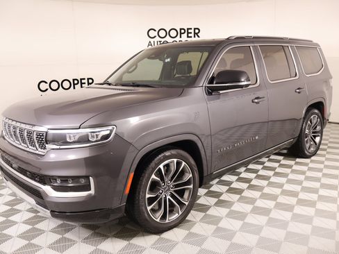 Used 2023 Jeep Grand Wagoneer Series III AWD/4WD image 11