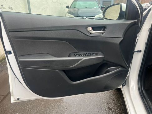Used 2022 Hyundai Accent SE FWD image 11