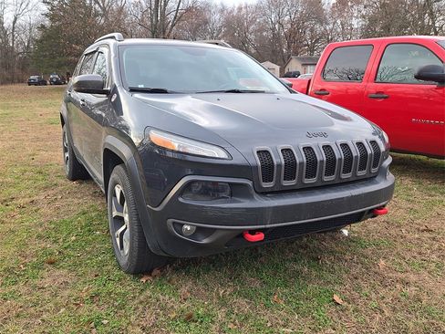 Used 2016 Jeep Cherokee Trailhawk w/ Leather Interior Group image 4
