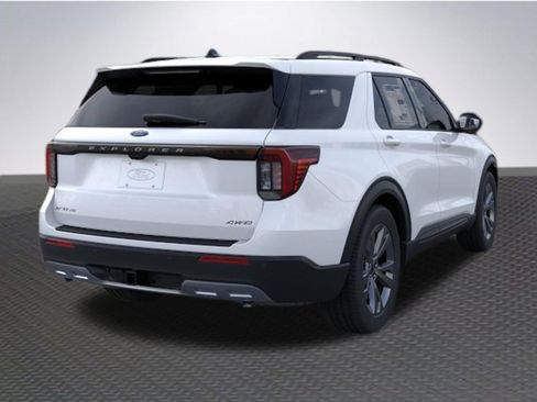 New 2026 Ford Explorer Active w/ Active Comfort Package AWD/4WD image 8