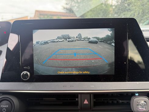 Used 2025 Toyota Prius Plug-In Hybrid FWD image 27