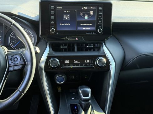 Used 2021 Toyota Venza LE w/ Carpet Mat Package (TMS) image 21