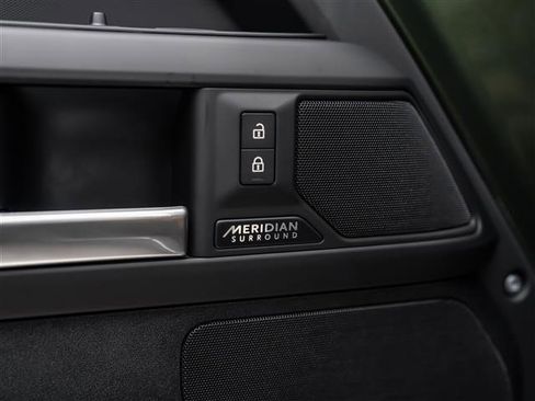 New 2026 Land Rover Defender 110 X-Dynamic SE image 28