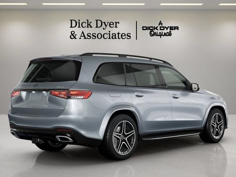 Used 2025 Mercedes-Benz GLS 450 4MATIC image 11