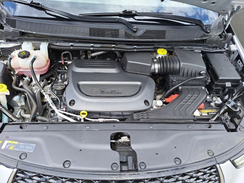 Used 2024 Chrysler Pacifica Touring-L FWD image 30