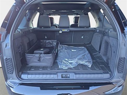 New 2026 Land Rover Discovery Limited Edition image 21