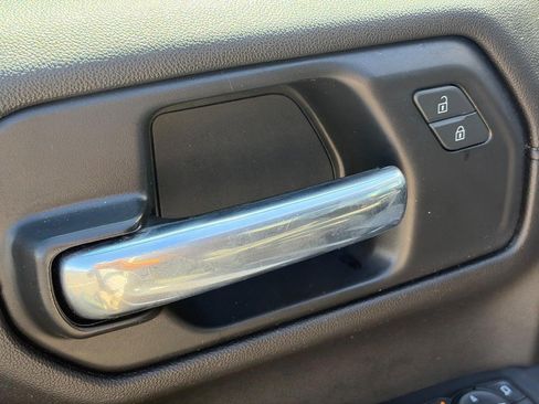 Used 2022 Chevrolet Silverado 1500 LT AWD/4WD image 20