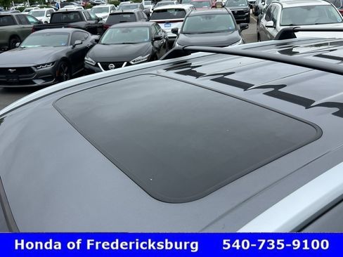 Used 2023 Toyota Highlander XLE FWD image 12