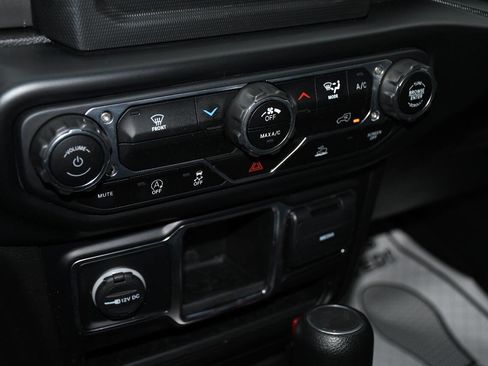 Used 2022 Jeep Wrangler Sport image 38