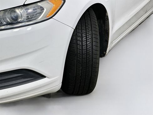 Used 2014 Ford Fusion SE image 24