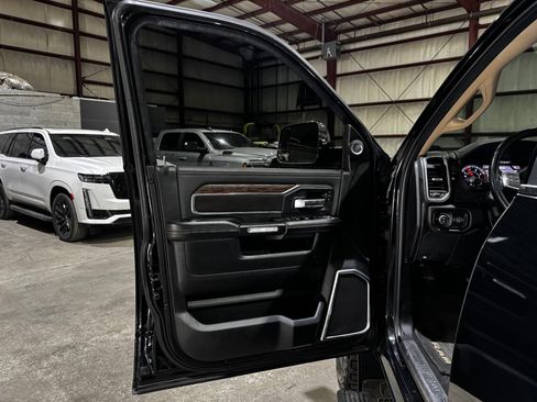 Used 2019 RAM 2500 Laramie image 11