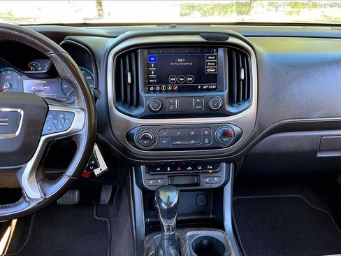 Used 2022 GMC Canyon Denali image 9