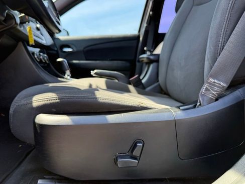Used 2013 Chrysler 200 Touring w/ S Exterior Appearance Pkg FWD image 9