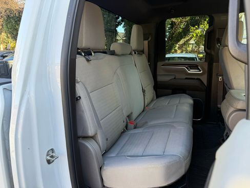 Used 2024 GMC Sierra 2500 SLE w/ SLE Value Package; image 5