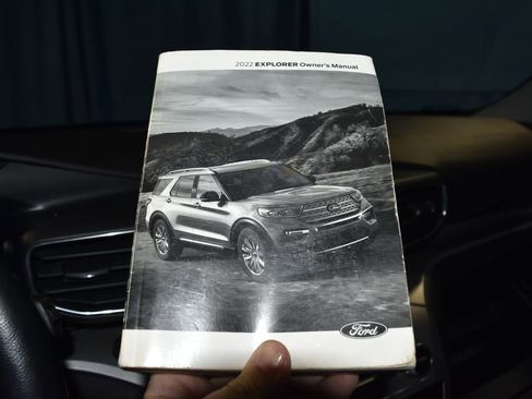 Used 2022 Ford Explorer XLT w/ Equipment Group 202A image 10