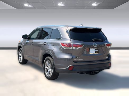 Used 2015 Toyota Highlander XLE FWD image 3