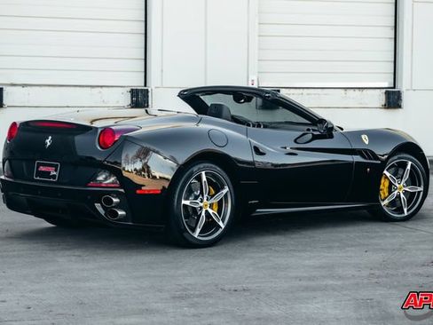Used 2014 Ferrari California RWD image 5