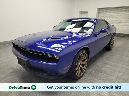 Used 2019 Dodge Challenger SXT RWD image 1