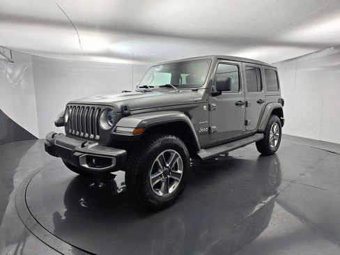 Used 2019 Jeep Wrangler Unlimited Sahara AWD/4WD image 8