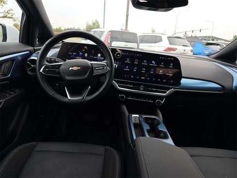 Used 2024 Chevrolet Equinox EV LT image 15