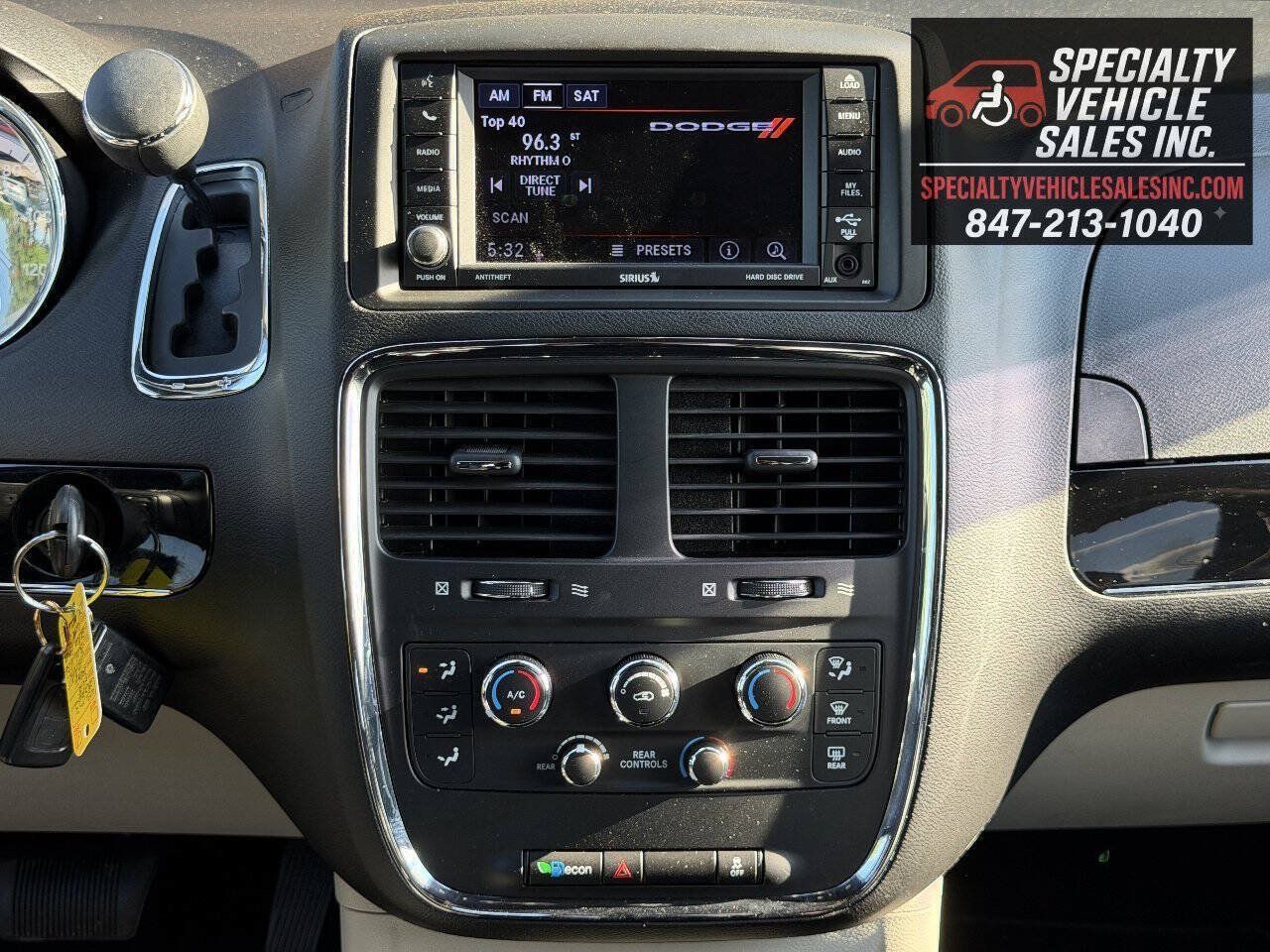 Used 2018 Dodge Grand Caravan SXT FWD image 38