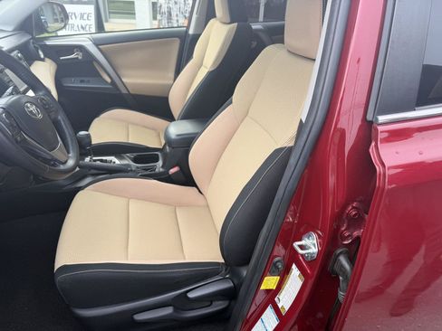 Used 2018 Toyota RAV4 XLE w/ Plus Extra Value Package AWD/4WD image 9
