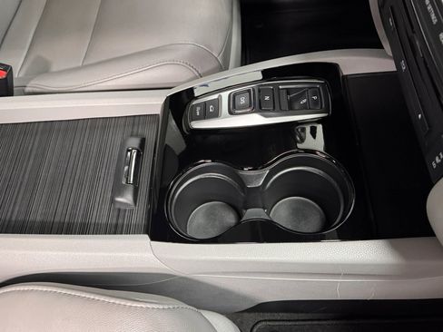 Used 2017 Honda Pilot Touring image 12