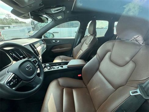 Used 2023 Volvo XC60 B5 Plus w/ Climate Package image 8