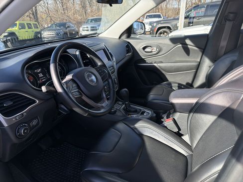 Certified 2020 Jeep Cherokee Latitude Plus w/ Cold Weather Group image 11