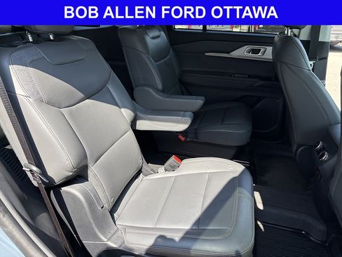 Used 2025 Ford Explorer Active w/ Active Comfort Package AWD/4WD image 16