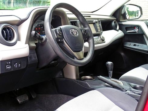 Used 2014 Toyota RAV4 XLE FWD image 12