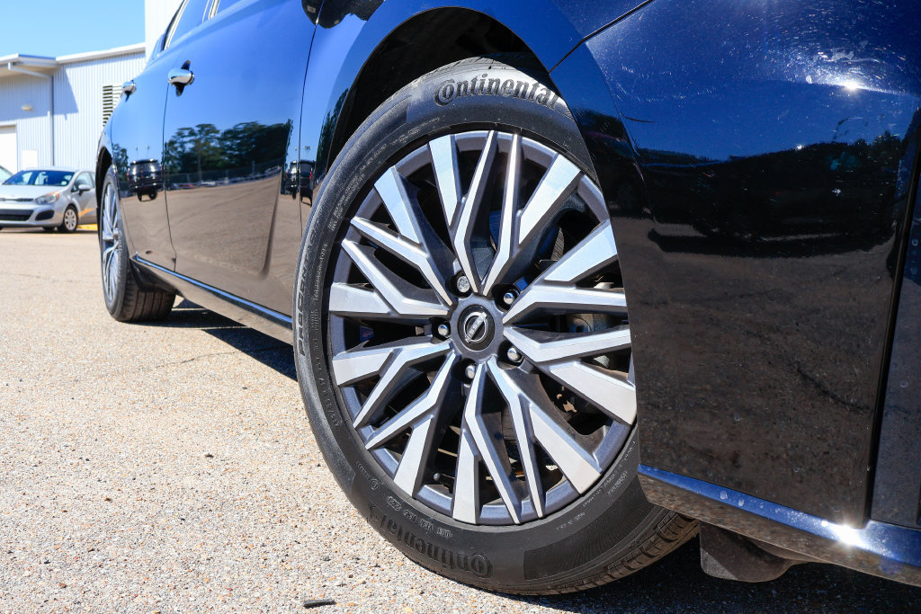 Used 2023 Nissan Altima 2.5 SV w/ SV Premium Package FWD image 27