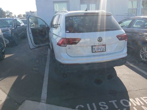 Used 2023 Volkswagen Tiguan SE FWD image 4