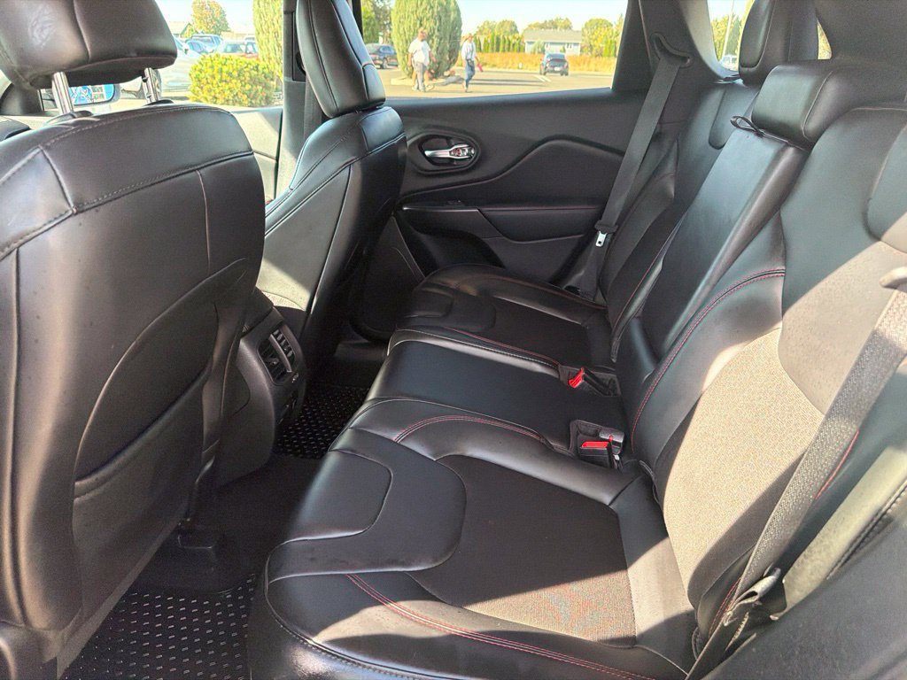 Used 2020 Jeep Cherokee Trailhawk w/ Comfort/Convenience Group AWD/4WD image 11