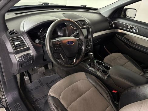 Used 2017 Ford Explorer XLT w/ Equipment Group 202A image 34
