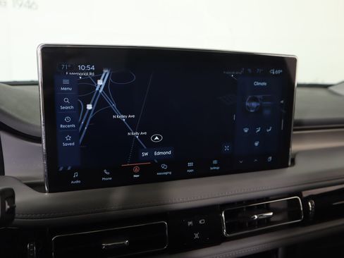 Used 2022 Lincoln Nautilus Reserve w/ Equipment Group 201A image 7