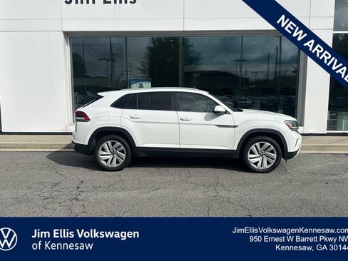 Used 2023 Volkswagen Atlas Cross Sport SE w/ Panoramic Sunroof Package FWD image 1