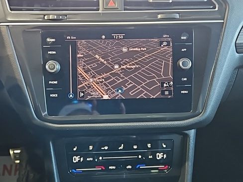 Used 2024 Volkswagen Tiguan SEL R-Line image 33