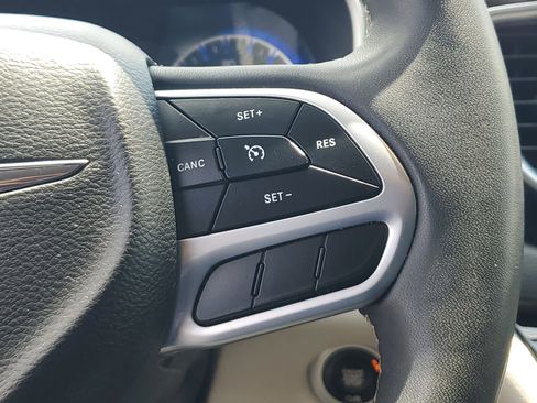 Used 2022 Chrysler Voyager LX image 23