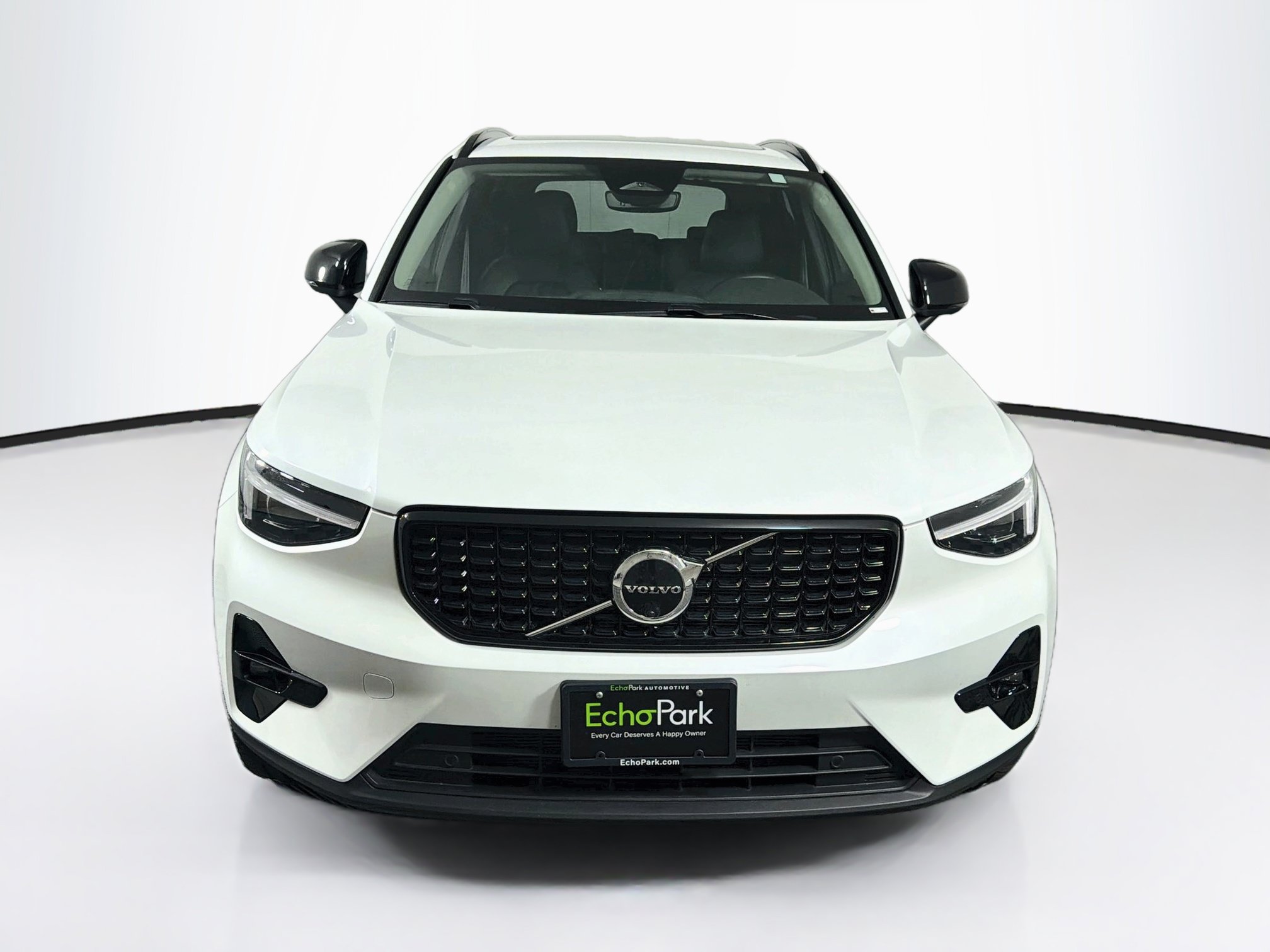 Used 2026 Volvo XC40 B5 Plus AWD/4WD image 2