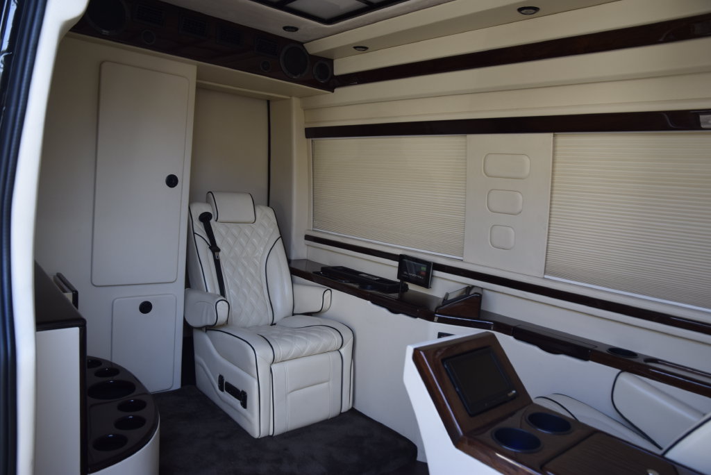 Used 2017 Mercedes-Benz Sprinter 2500 image 34