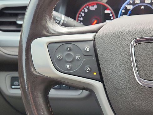 Used 2021 GMC Acadia SLT w/ Technology Package image 17