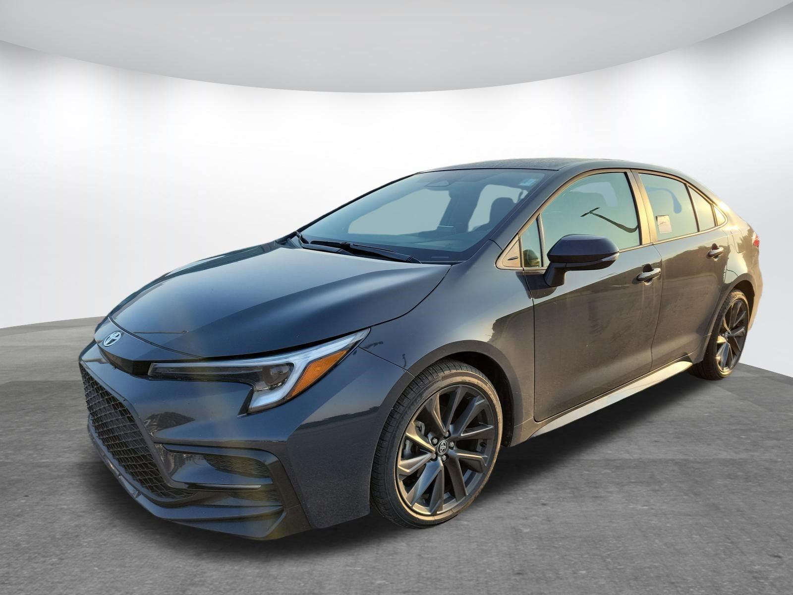 Used 2025 Toyota Corolla SE FWD image 3