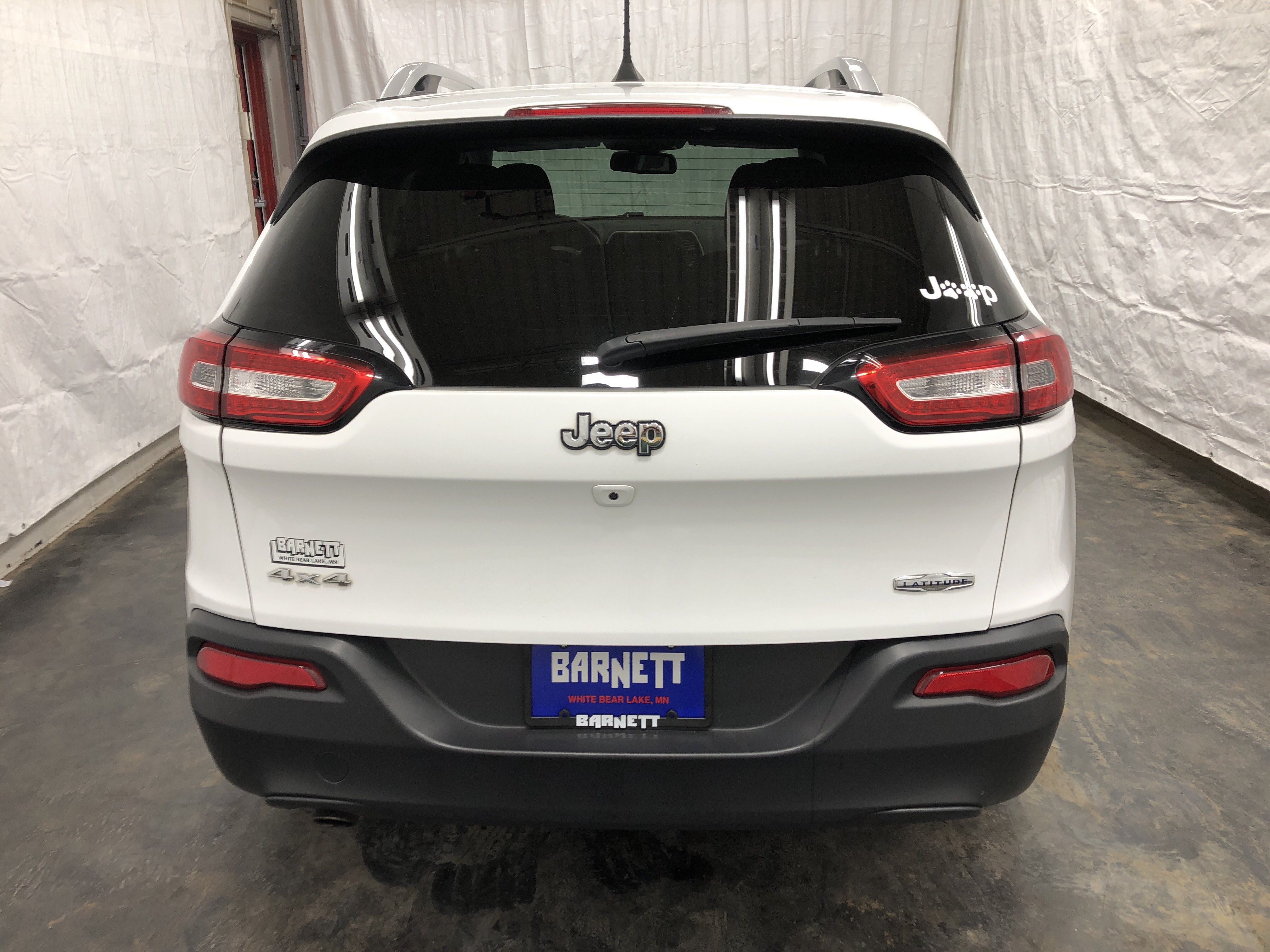 Used 2017 Jeep Cherokee Latitude w/ Cold Weather Group AWD/4WD image 8