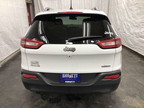 Used 2017 Jeep Cherokee Latitude w/ Cold Weather Group AWD/4WD image 8